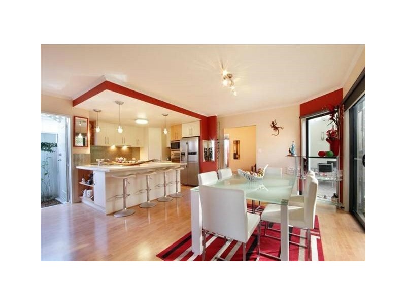 4 Mauritius Crescent, Kawana Island QLD 4575
