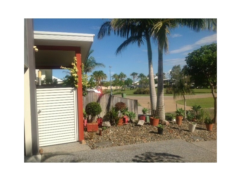 4 Mauritius Crescent, Kawana Island QLD 4575