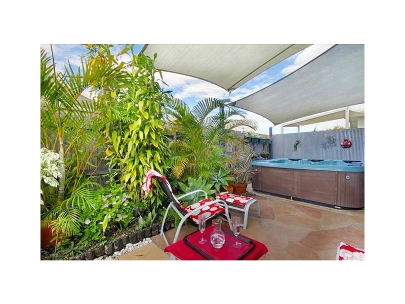 4 Mauritius Crescent, Kawana Island QLD 4575