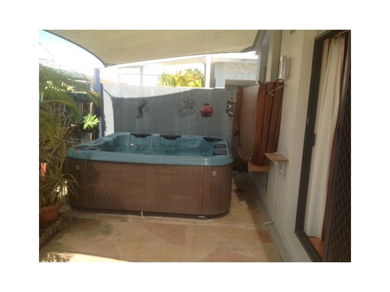 4 Mauritius Crescent, Kawana Island QLD 4575