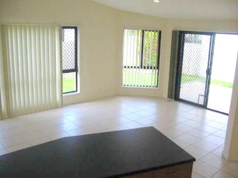 8 Trinidad Street, Kawana Island QLD 4575