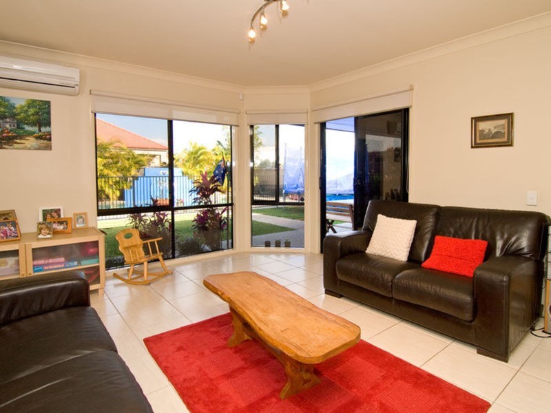 21 Bonaire Court, Kawana Island QLD 4575