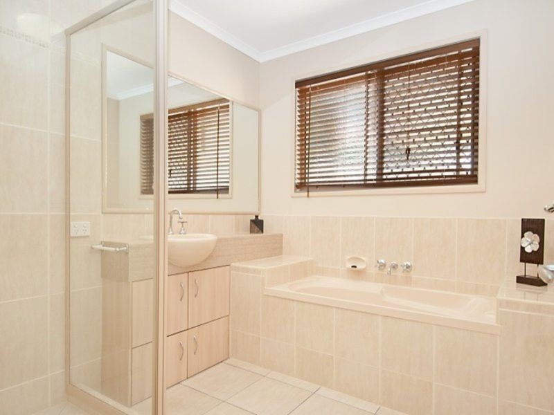 9 Bahamas Circuit, Kawana Island QLD 4575
