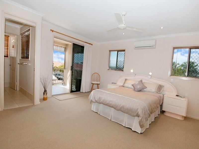 9 Bahamas Circuit, Kawana Island QLD 4575