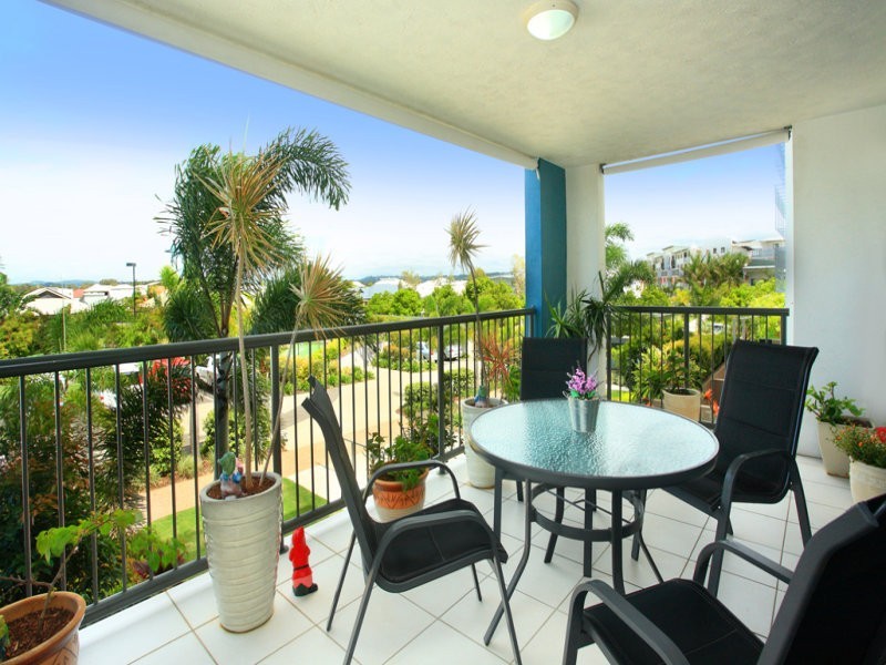 18/4 Grand Parade, Kawana Island QLD 4575