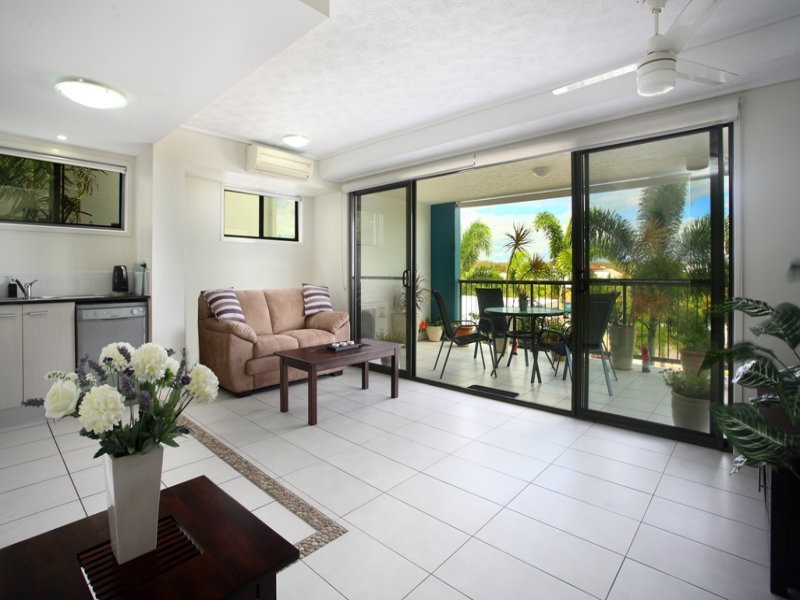 18/4 Grand Parade, Kawana Island QLD 4575