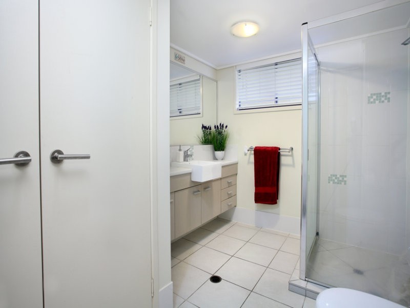 18/4 Grand Parade, Kawana Island QLD 4575