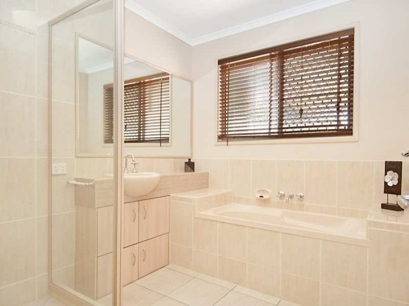 9 Bahamas Circuit, Kawana Island QLD 4575