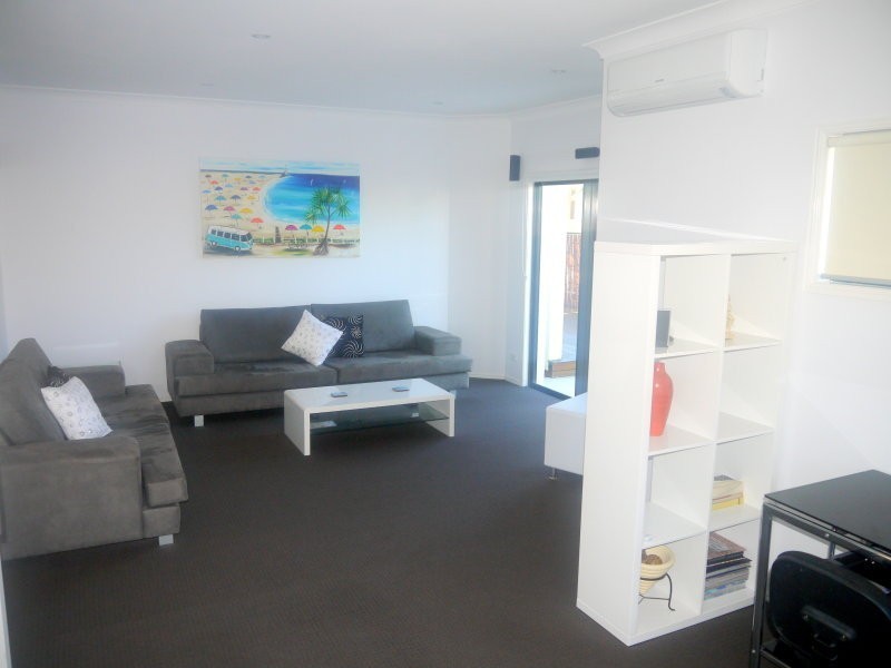 7 Corfu Street, Kawana Island QLD 4575