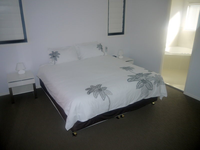 7 Corfu Street, Kawana Island QLD 4575