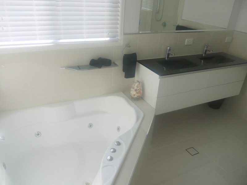 7 Corfu Street, Kawana Island QLD 4575