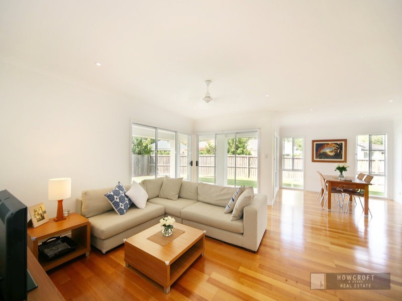 4 Bega Place, Kawana Island QLD 4575