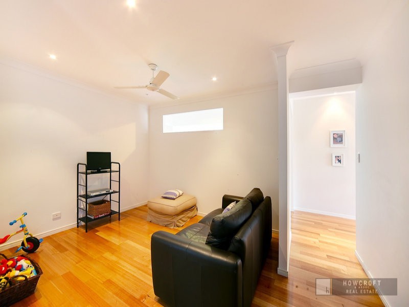 4 Bega Place, Kawana Island QLD 4575