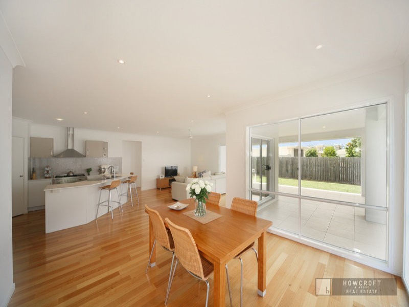 4 Bega Place, Kawana Island QLD 4575
