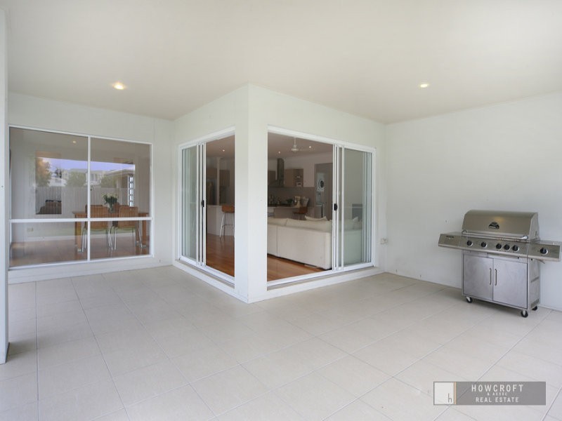 4 Bega Place, Kawana Island QLD 4575