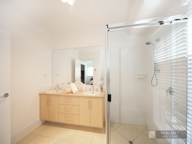 4 Bega Place, Kawana Island QLD 4575