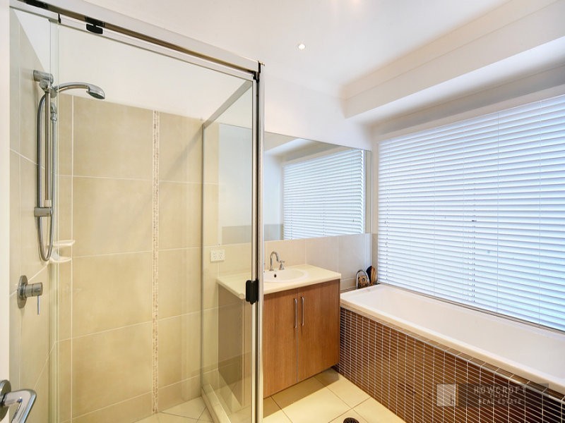 4 Bega Place, Kawana Island QLD 4575