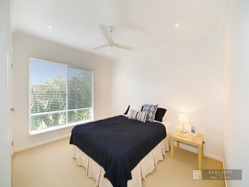 4 Bega Place, Kawana Island QLD 4575