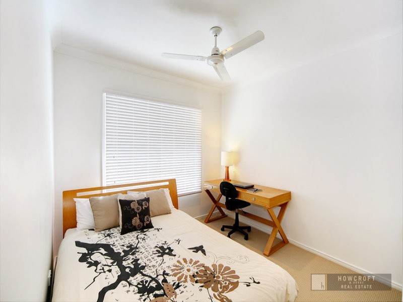 4 Bega Place, Kawana Island QLD 4575