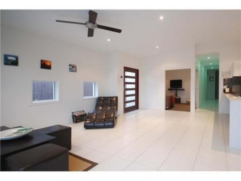 6 Dominica  Place, Kawana Island QLD 4575