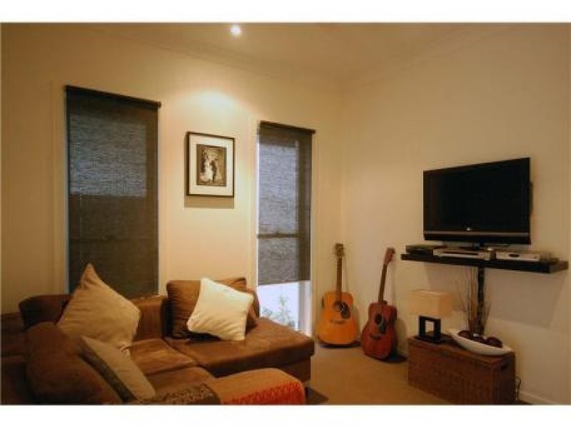 6 Dominica  Place, Kawana Island QLD 4575