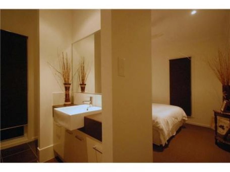 6 Dominica  Place, Kawana Island QLD 4575