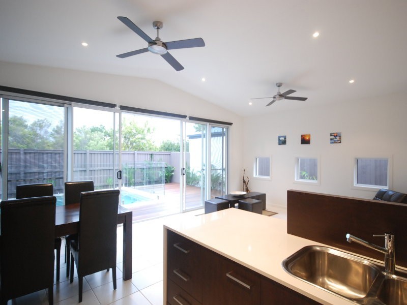 6 Dominica  Place, Kawana Island QLD 4575
