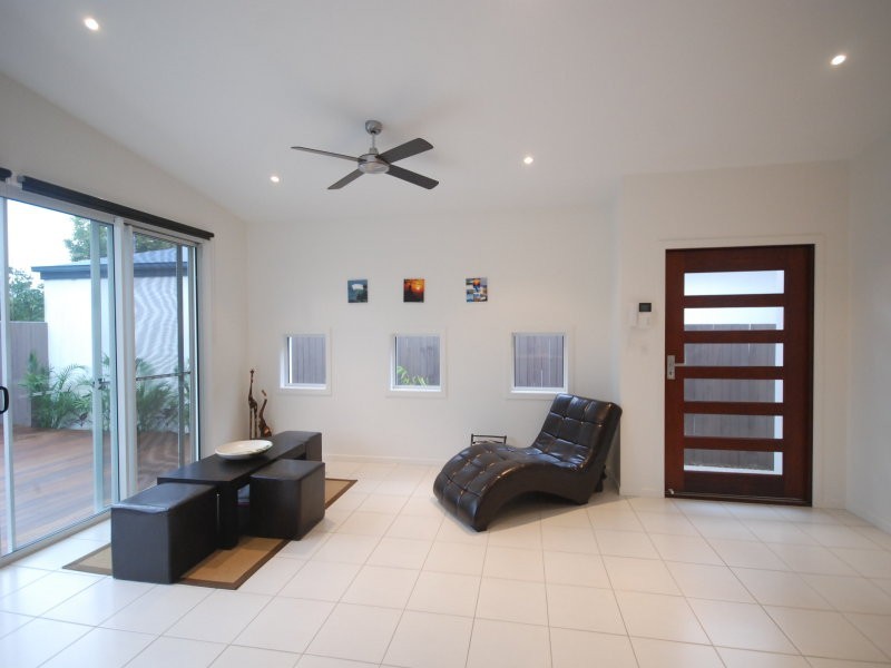 6 Dominica  Place, Kawana Island QLD 4575