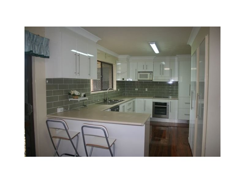 37 Lingle St, Robertson QLD 4109
