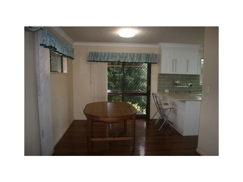 37 Lingle St, Robertson QLD 4109