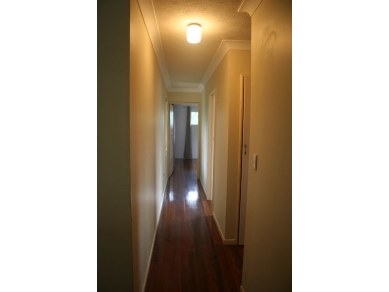 37 Lingle St, Robertson QLD 4109