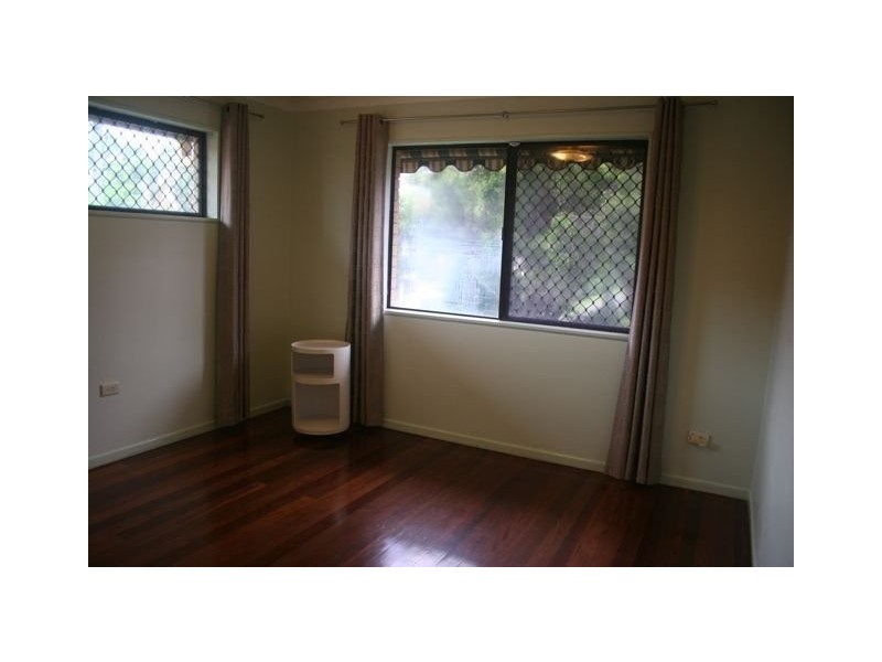 37 Lingle St, Robertson QLD 4109