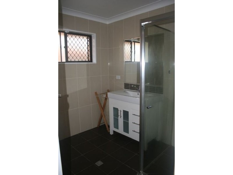 37 Lingle St, Robertson QLD 4109