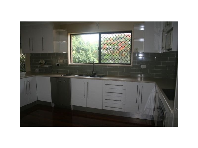 37 Lingle St, Robertson QLD 4109