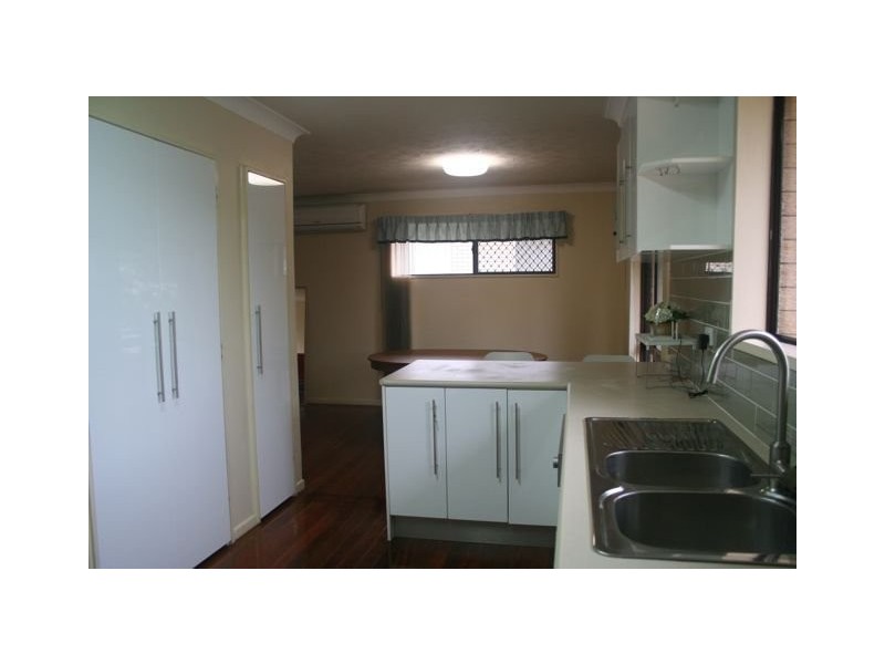 37 Lingle St, Robertson QLD 4109