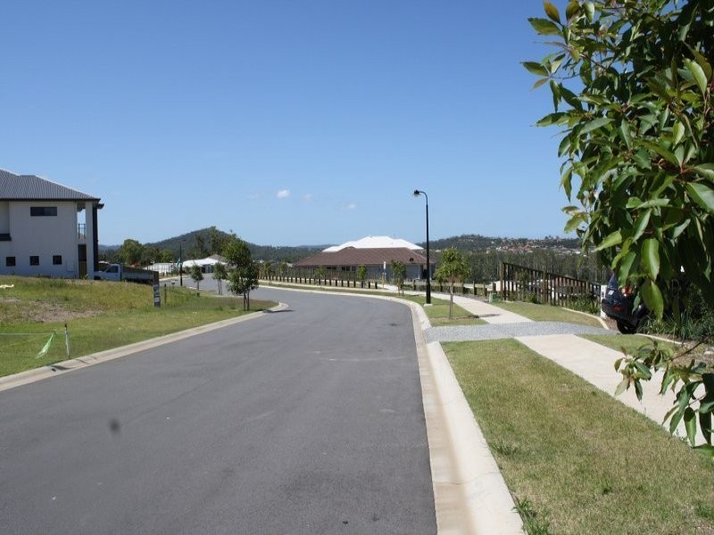 18 Barrington Street, Pacific Pines QLD 4211
