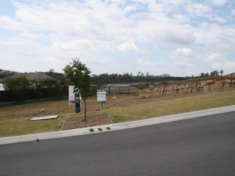 4 Barrington Street, Pacific Pines QLD 4211