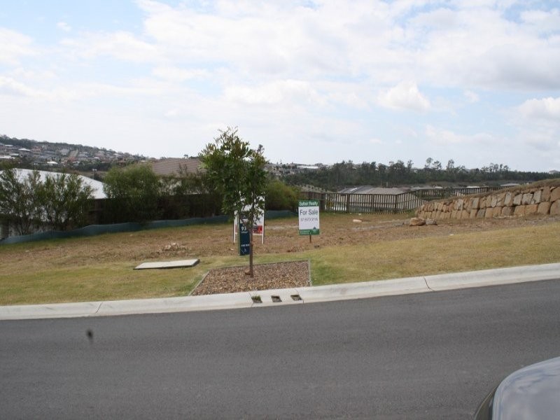 4 Barrington Street, Pacific Pines QLD 4211