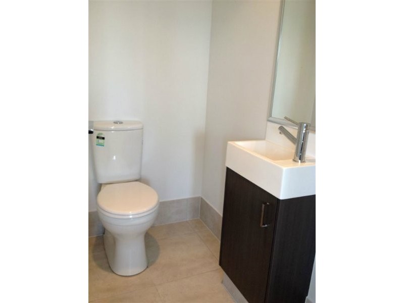 2 Rise Cct, Pacific Pines QLD 4211