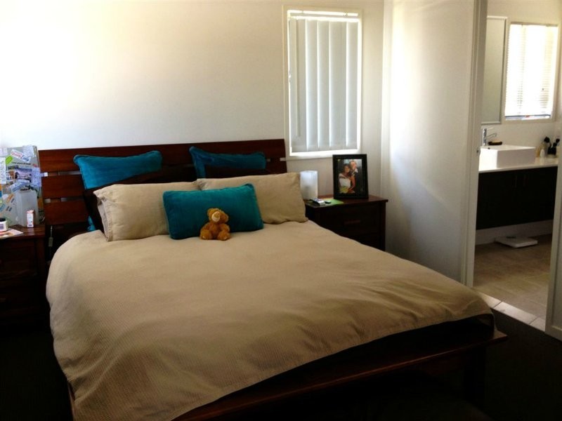 2 Rise Cct, Pacific Pines QLD 4211