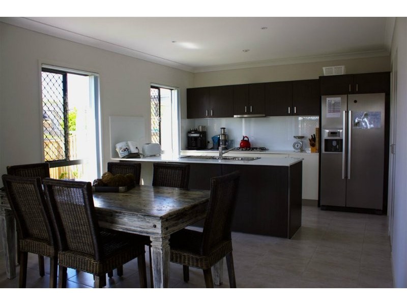 2 Rise Cct, Pacific Pines QLD 4211
