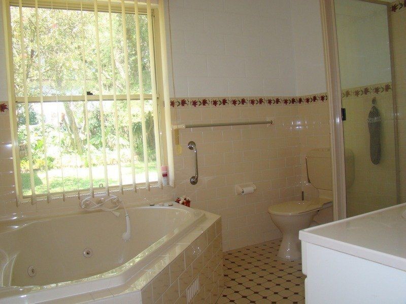 220 Macleans Point  Road, Sanctuary Point NSW 2540