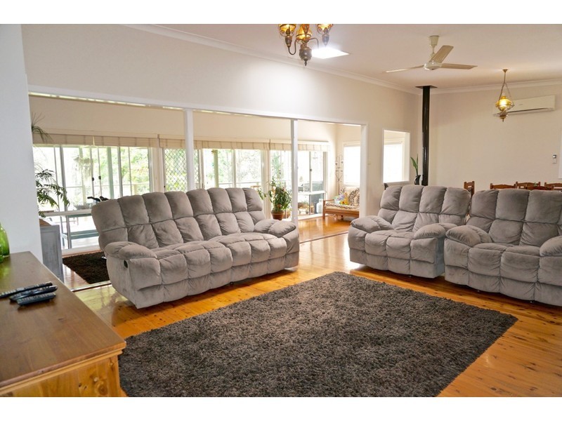 5 Streamside Street, Woollamia NSW 2540