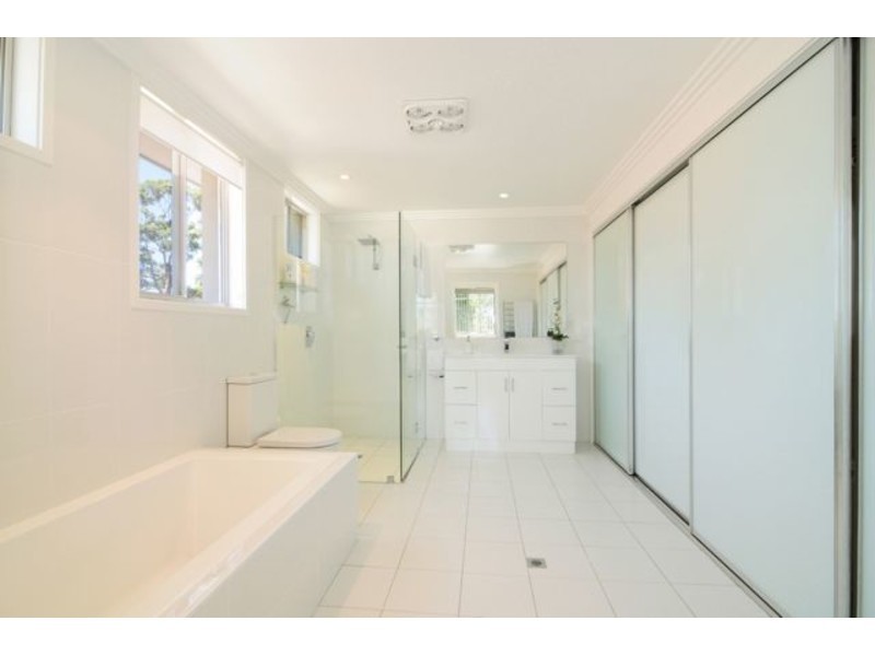 18 Greville Avenue, Sanctuary Point NSW 2540