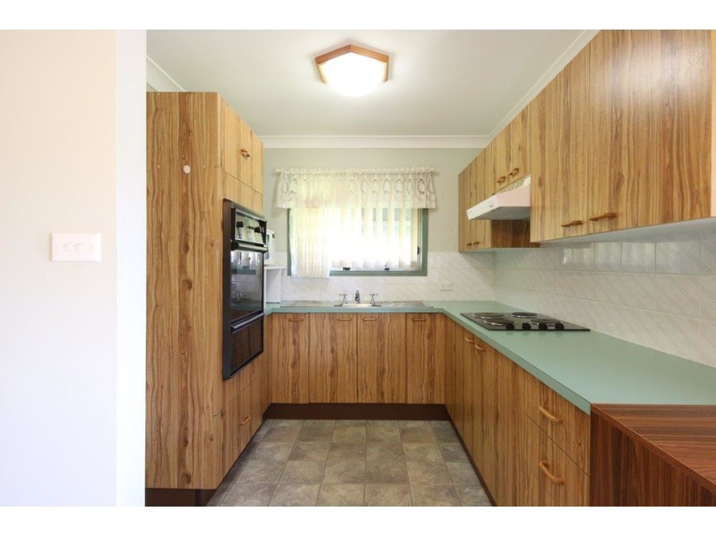 8 Banksia Avenue, Sanctuary Point NSW 2540