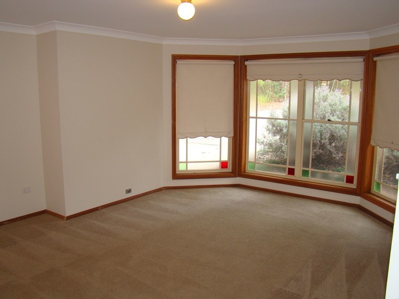 11 McArthur Drive, Falls Creek NSW 2540