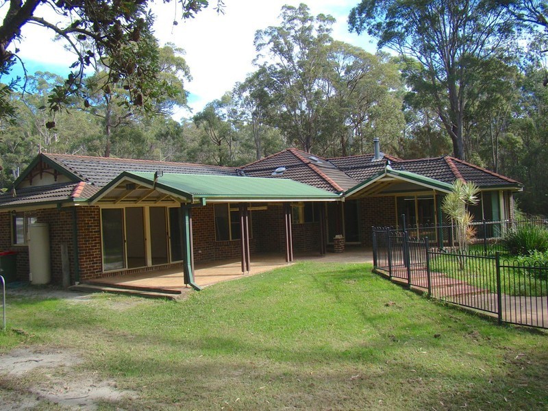 11 McArthur Drive, Falls Creek NSW 2540