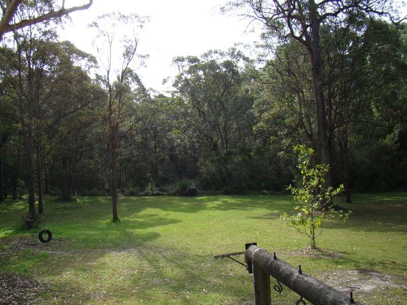 11 McArthur Drive, Falls Creek NSW 2540