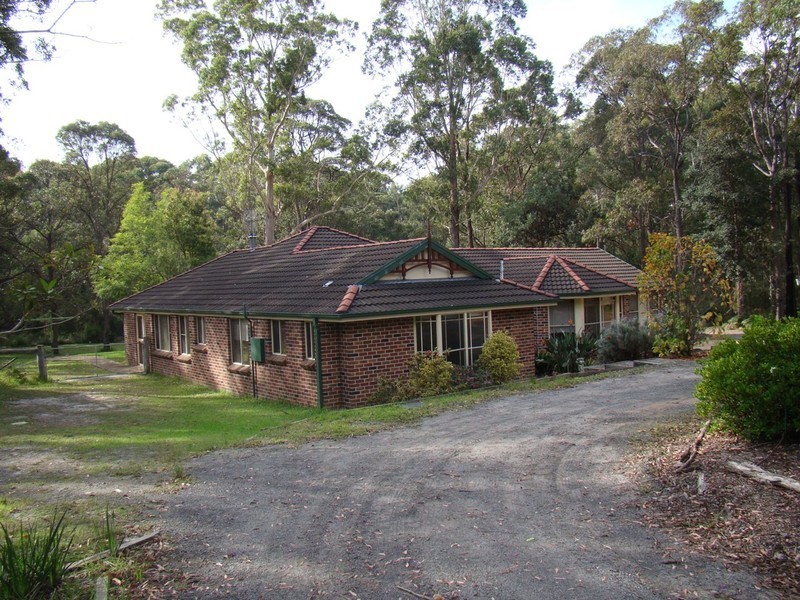 11 McArthur Drive, Falls Creek NSW 2540