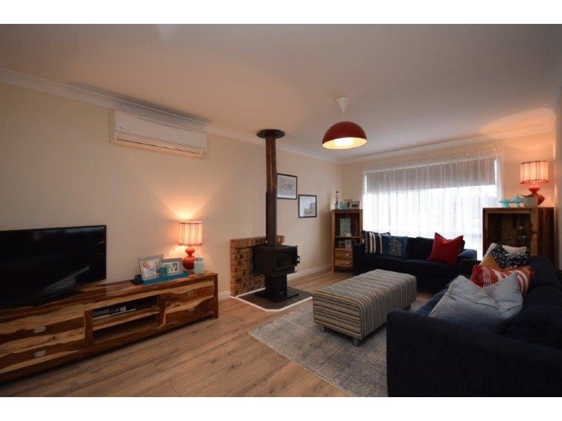 7 Camellia Grove, Bomaderry NSW 2541